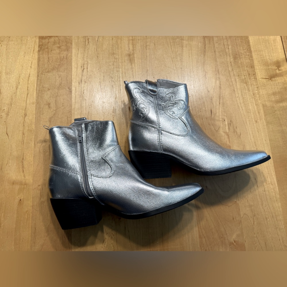 Faux Leather Western Boot - Silver - 8.5 - Worn Once!